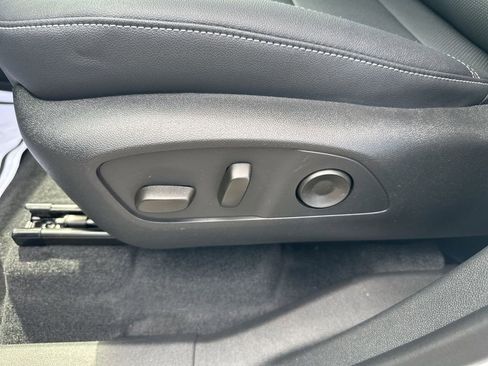 New 2026 Chevrolet Traverse LT image 17