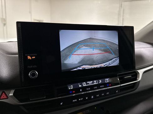 Used 2025 Toyota Sienna XLE AWD/4WD image 15