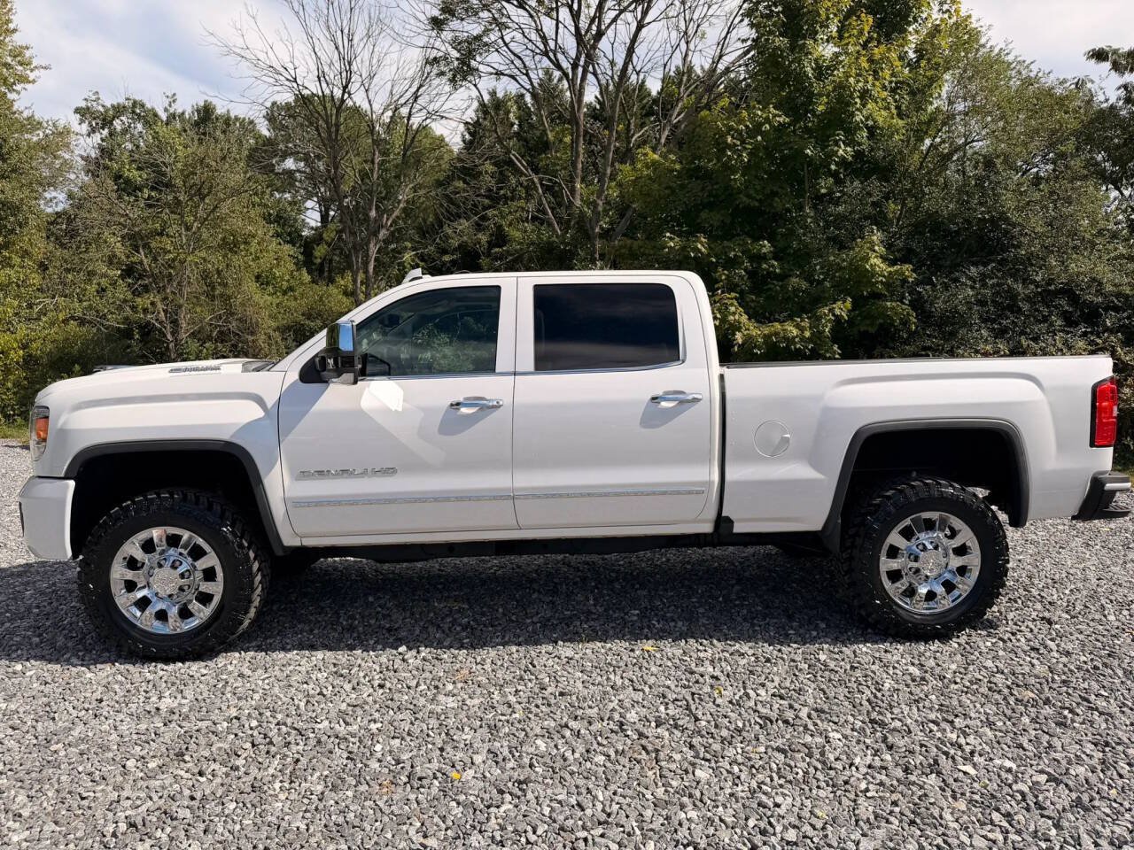 Used 2018 GMC Sierra 2500 Denali w/ Duramax Plus Package AWD/4WD image 4