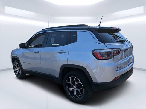 Certified 2024 Jeep Compass Limited AWD/4WD image 5