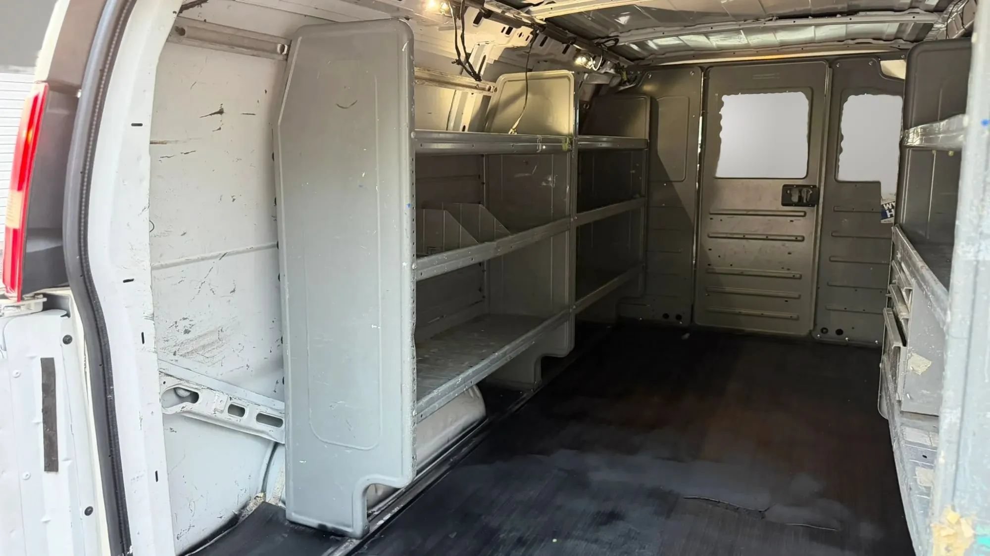 Used 2016 Chevrolet Express 2500 RWD image 25