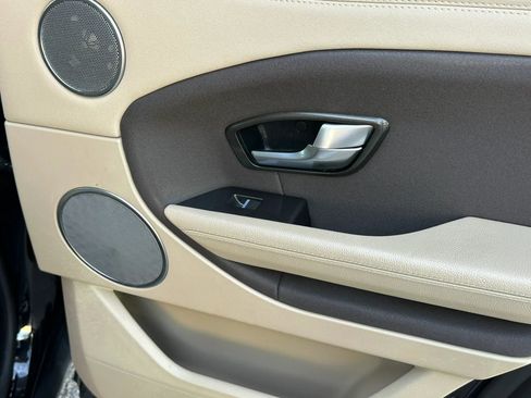 Used 2019 Land Rover Range Rover Evoque image 24