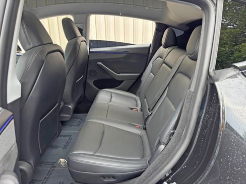 Used 2026 Tesla Model Y 2WD image 43