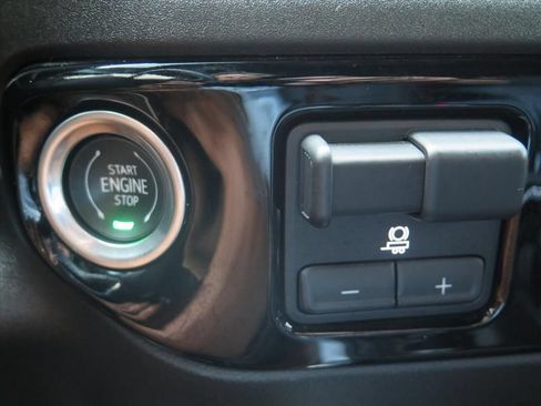 Used 2024 Chevrolet Silverado 1500 High Country w/ Technology Package AWD/4WD image 19