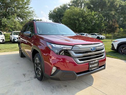 Certified 2025 Subaru Forester Premium w/ Convenience Package #1 AWD/4WD image 8