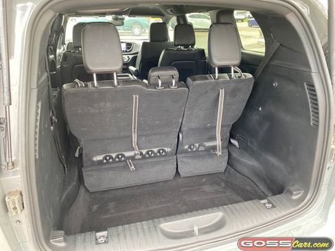 Used 2025 Chrysler Pacifica Select FWD image 9