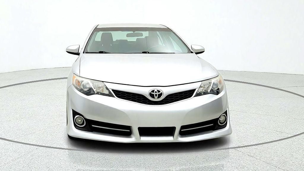 Used 2014 Toyota Camry SE FWD image 2