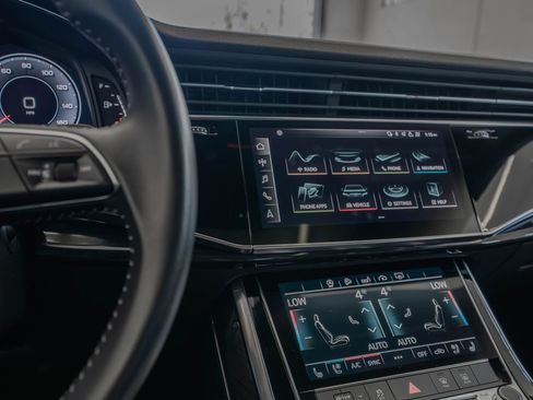 Used 2020 Audi Q8 Premium Plus AWD/4WD image 32