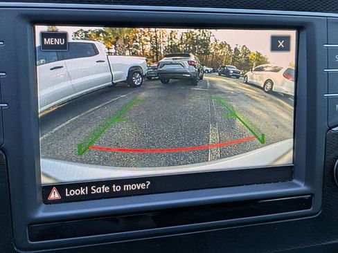 Used 2017 Volkswagen GTI SE image 23