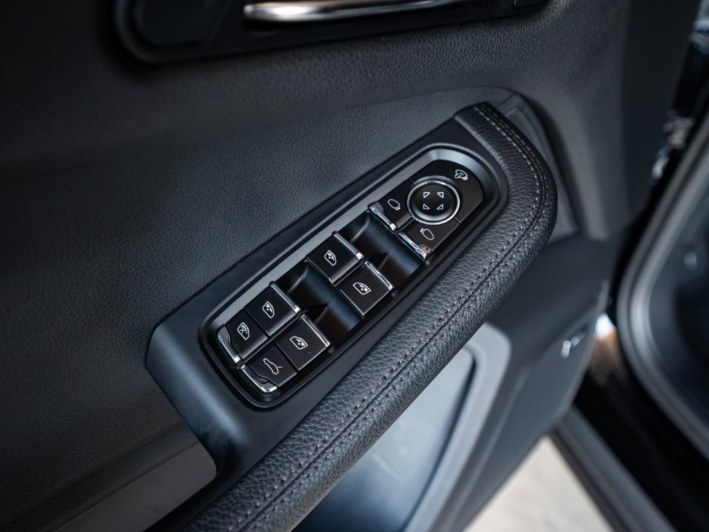 Certified 2024 Porsche Macan AWD/4WD image 20