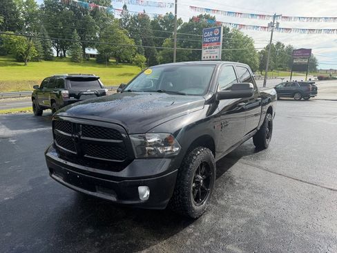 Used 2019 RAM 1500 Classic SLT w/ Black Appearance Group AWD/4WD image 1