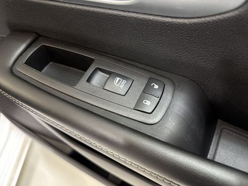 Used 2026 Chrysler Pacifica Limited FWD image 39