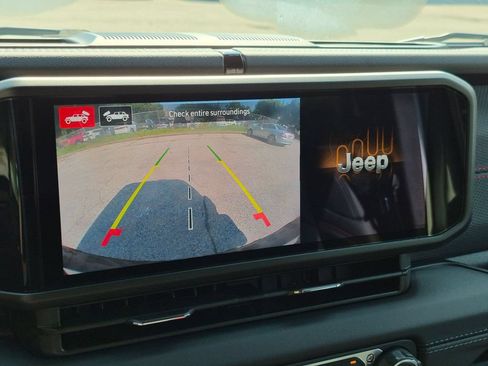 Used 2024 Jeep Wrangler Unlimited Rubicon w/ Technology Group AWD/4WD image 20