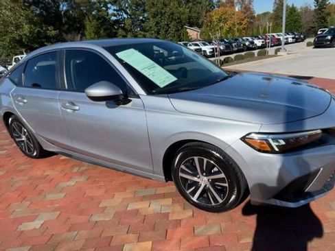 Used 2023 Honda Civic LX image 3