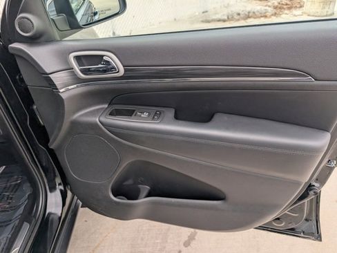 Used 2021 Jeep Grand Cherokee Limited image 32