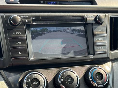 Used 2015 Toyota RAV4 LE AWD/4WD image 23