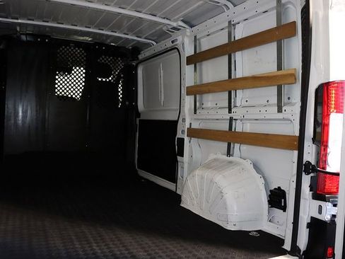Used 2025 RAM ProMaster 2500 w/ U-Haul Equipment Group FWD image 25