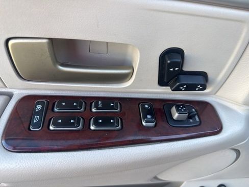 Used 2004 Lincoln Town Car Signature image 21