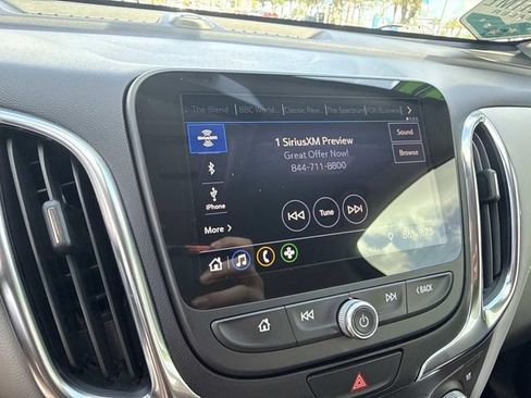 Used 2021 Chevrolet Equinox Premier FWD image 23