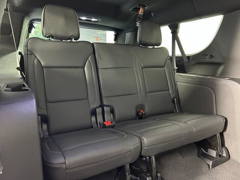 Used 2025 GMC Yukon XL Denali AWD/4WD image 14