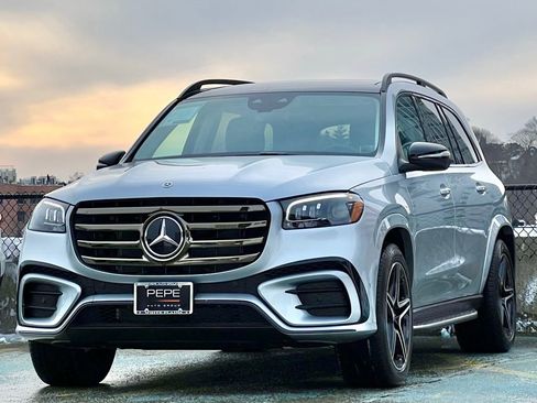 Certified 2026 Mercedes-Benz GLS 450 4MATIC image 4