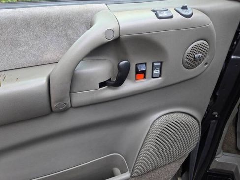 Used 2005 Chevrolet Astro LT 3dr Extended Mini Van w/ LS Preferred Equipment Group image 19