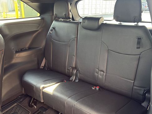 Used 2025 Toyota Sienna XSE AWD/4WD image 33