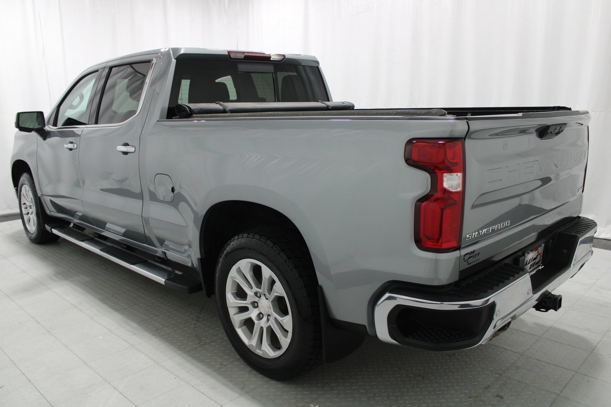 Used 2024 Chevrolet Silverado 1500 LTZ AWD/4WD image 5