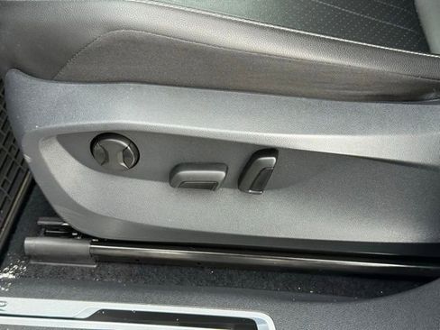 Used 2022 Volkswagen Tiguan SE R-Line image 13