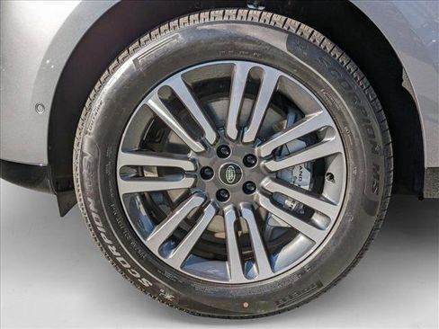 New 2025 Land Rover Range Rover SE image 10