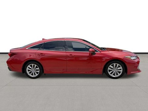 Used 2022 Toyota Avalon XLE FWD image 4