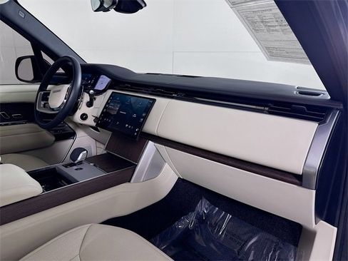 Used 2025 Land Rover Range Rover SE image 31
