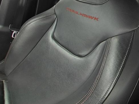 Used 2015 Jeep Renegade Trailhawk w/ Premium Leather Group AWD/4WD image 12