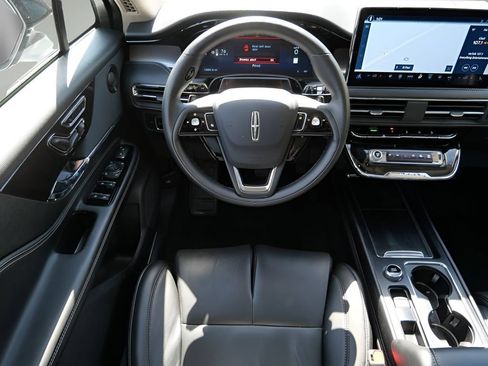 Used 2025 Lincoln Corsair Reserve w/ Equipment Group 202A AWD/4WD image 13
