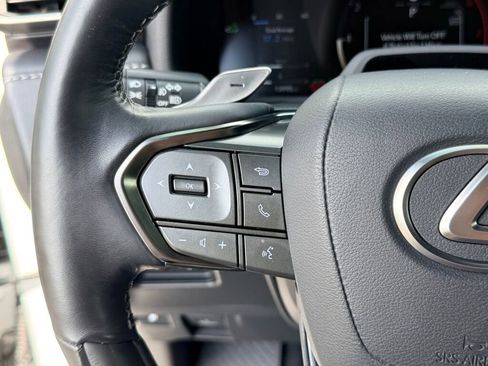 Certified 2025 Lexus LX 700h Luxury image 30