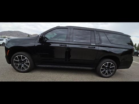 Used 2025 Chevrolet Suburban RST w/ Comfort Package RWD image 7