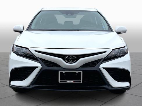 Used 2024 Toyota Camry SE image 3