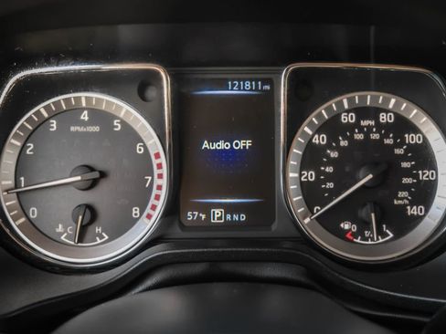 Used 2017 Nissan Titan SV image 18
