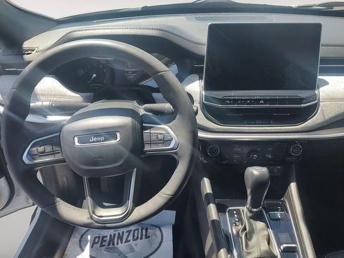 Used 2023 Jeep Compass Latitude w/ Sun and Sound Group AWD/4WD image 10