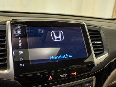 Used 2017 Honda Pilot Elite image 18