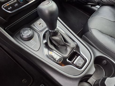 Used 2020 Jeep Cherokee Limited image 22