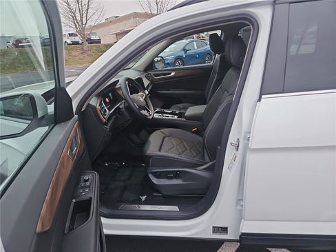 New 2026 Volkswagen Atlas SE image 13