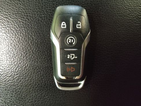 Used 2015 Ford F150 Lariat w/ Equipment Group 502A Luxury AWD/4WD image 32