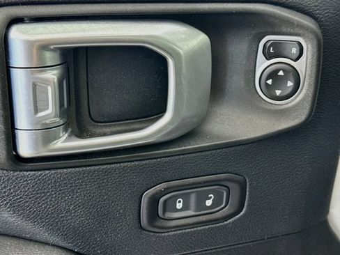 Used 2019 Jeep Wrangler Unlimited Sahara AWD/4WD image 22
