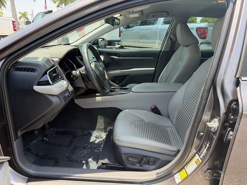 Used 2023 Toyota Camry SE FWD image 10