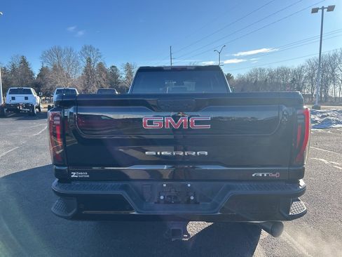 Used 2024 GMC Sierra 2500 AT4 image 5