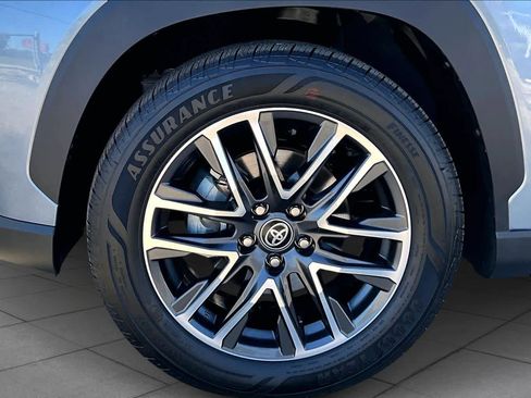 Used 2026 Toyota Corolla Cross XLE image 10