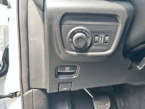 New 2025 Jeep Grand Cherokee Altitude image 14