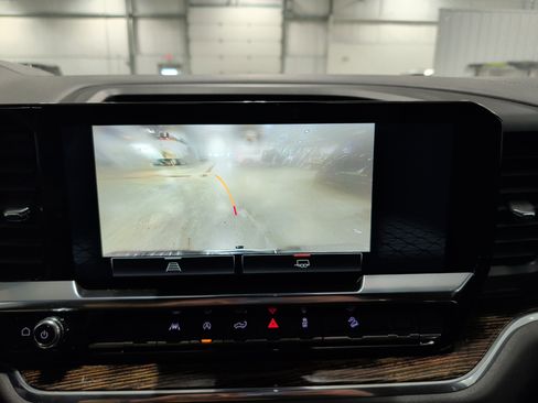 Used 2024 GMC Sierra 1500 Elevation image 12