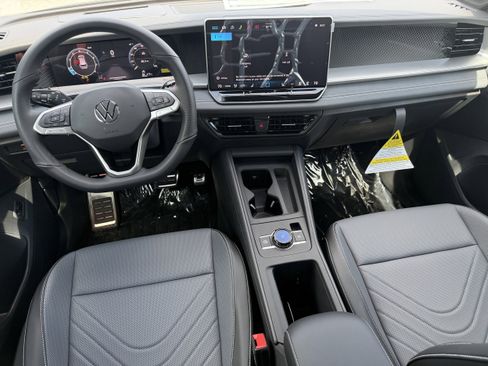 New 2026 Volkswagen Tiguan SE R-Line FWD image 12